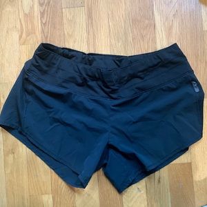 Oiselle Black Toolbelt Roga Shorts Size 6